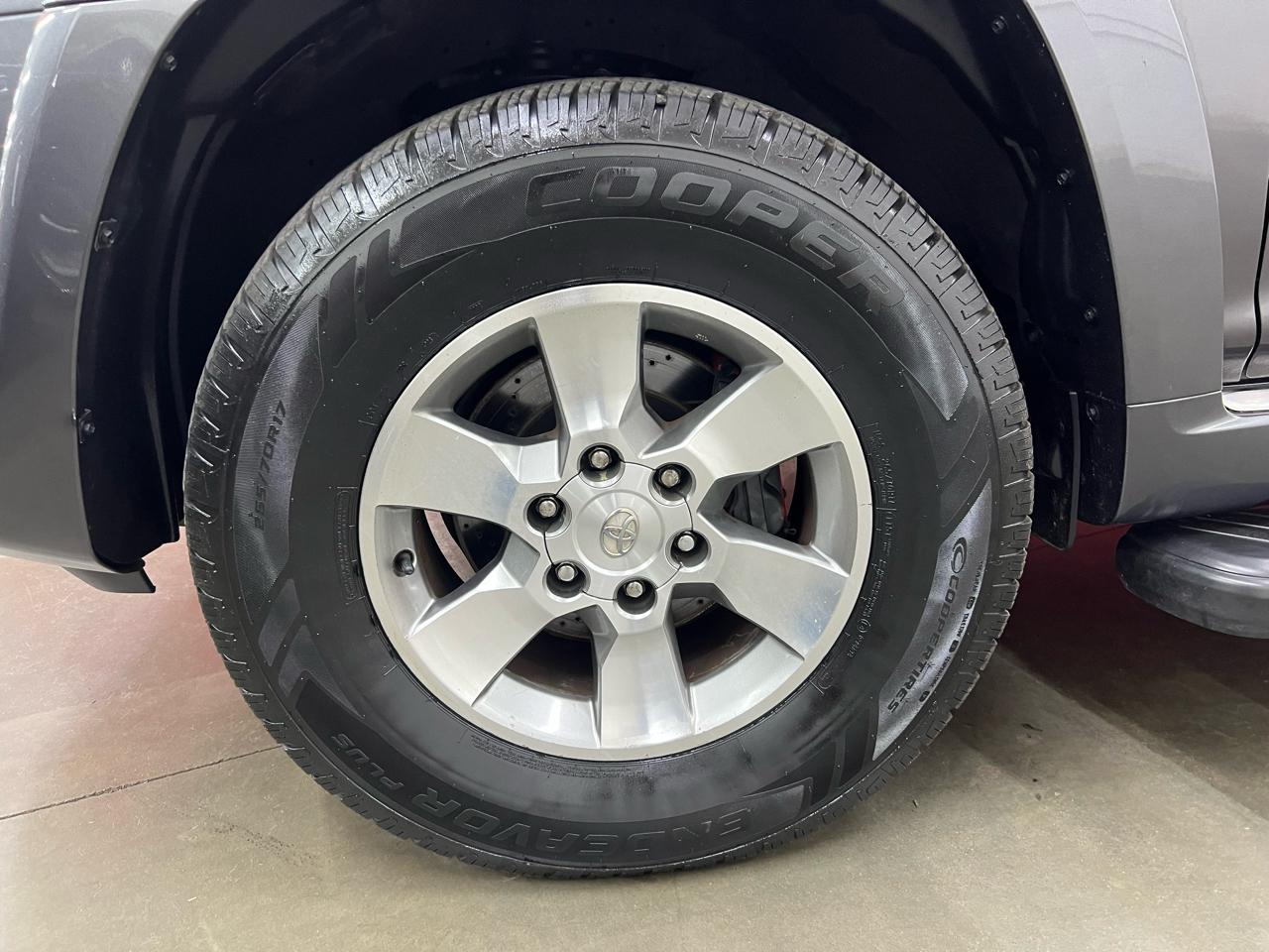 Toyota 4Runner SR5 4WD 2013
