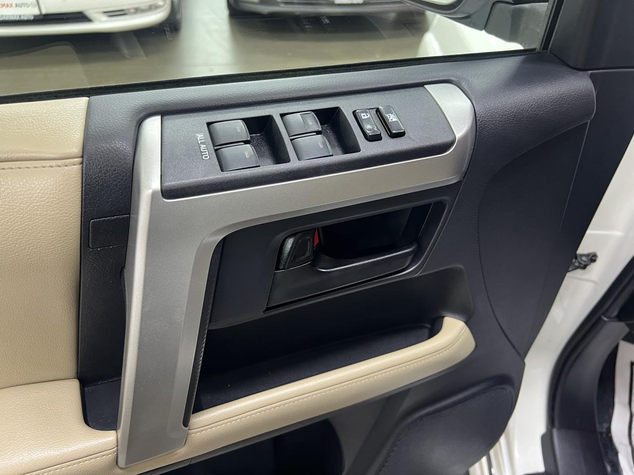 Toyota 4Runner Limited 4WD V6 2011