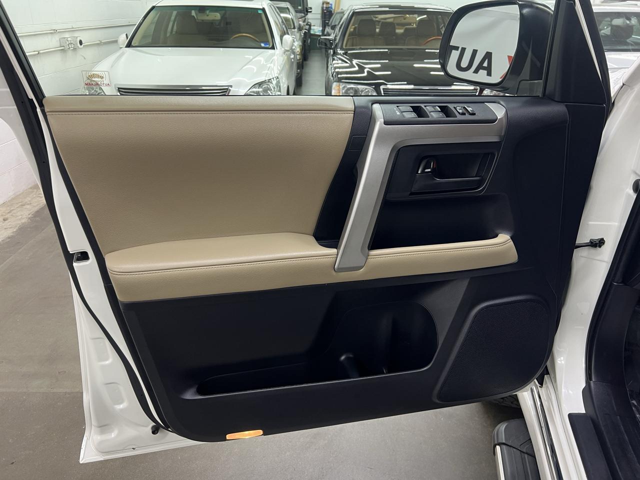 Toyota 4Runner Limited 4WD V6 2011