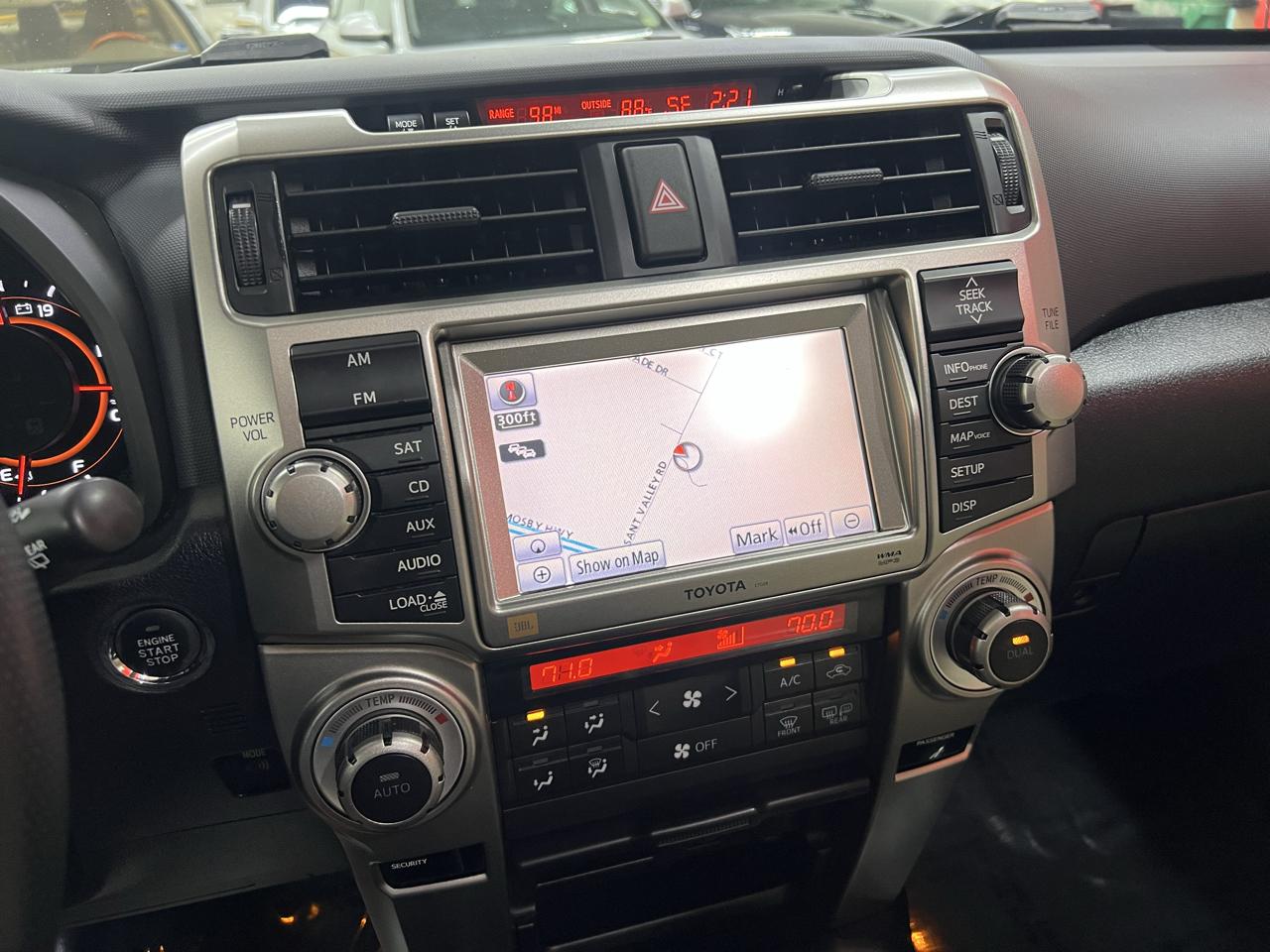 Toyota 4Runner Limited 4WD V6 2011