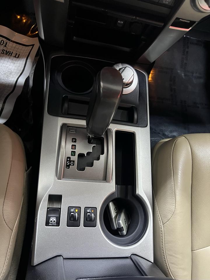 Toyota 4Runner Limited 4WD V6 2011