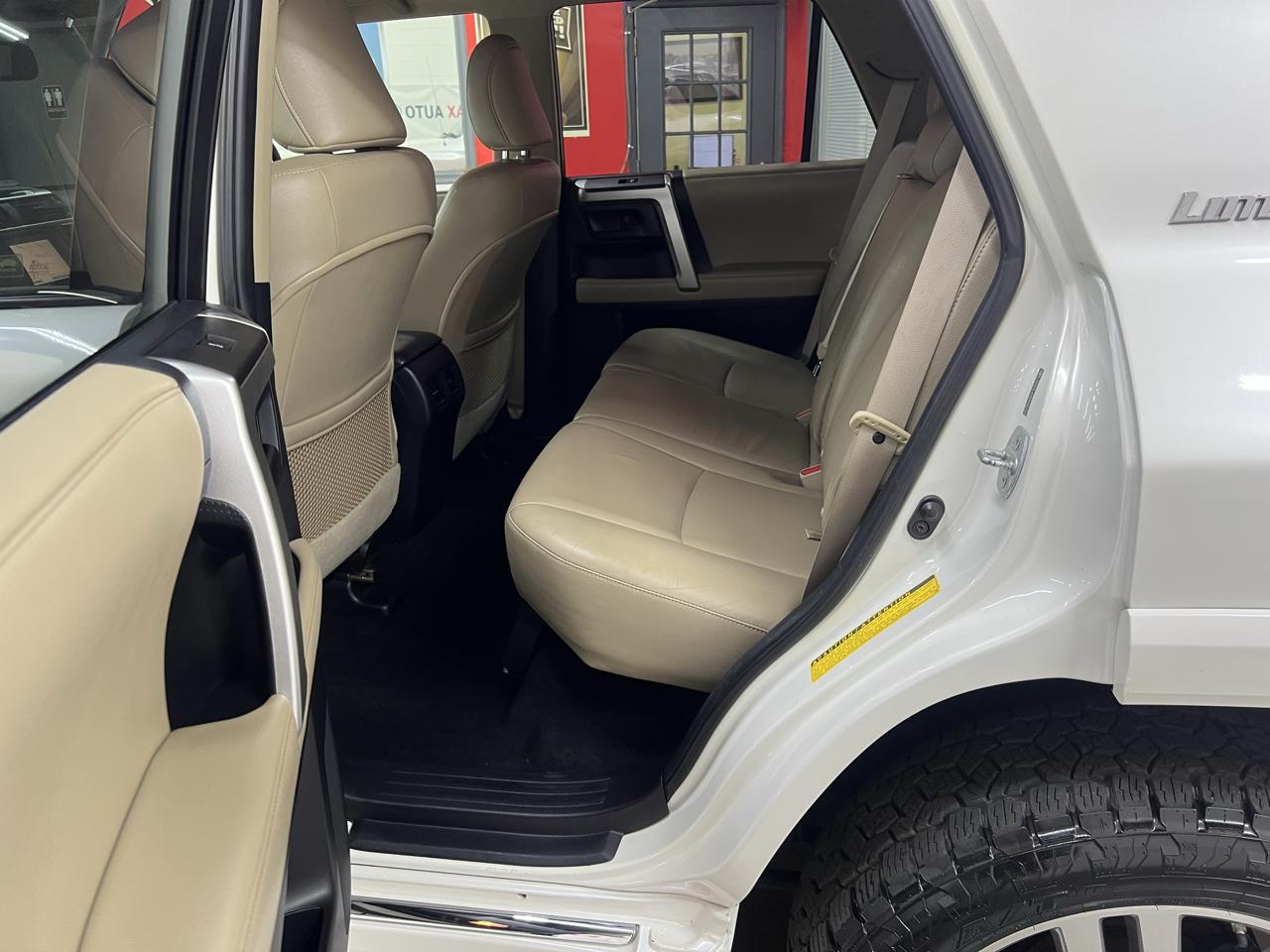 Toyota 4Runner Limited 4WD V6 2011