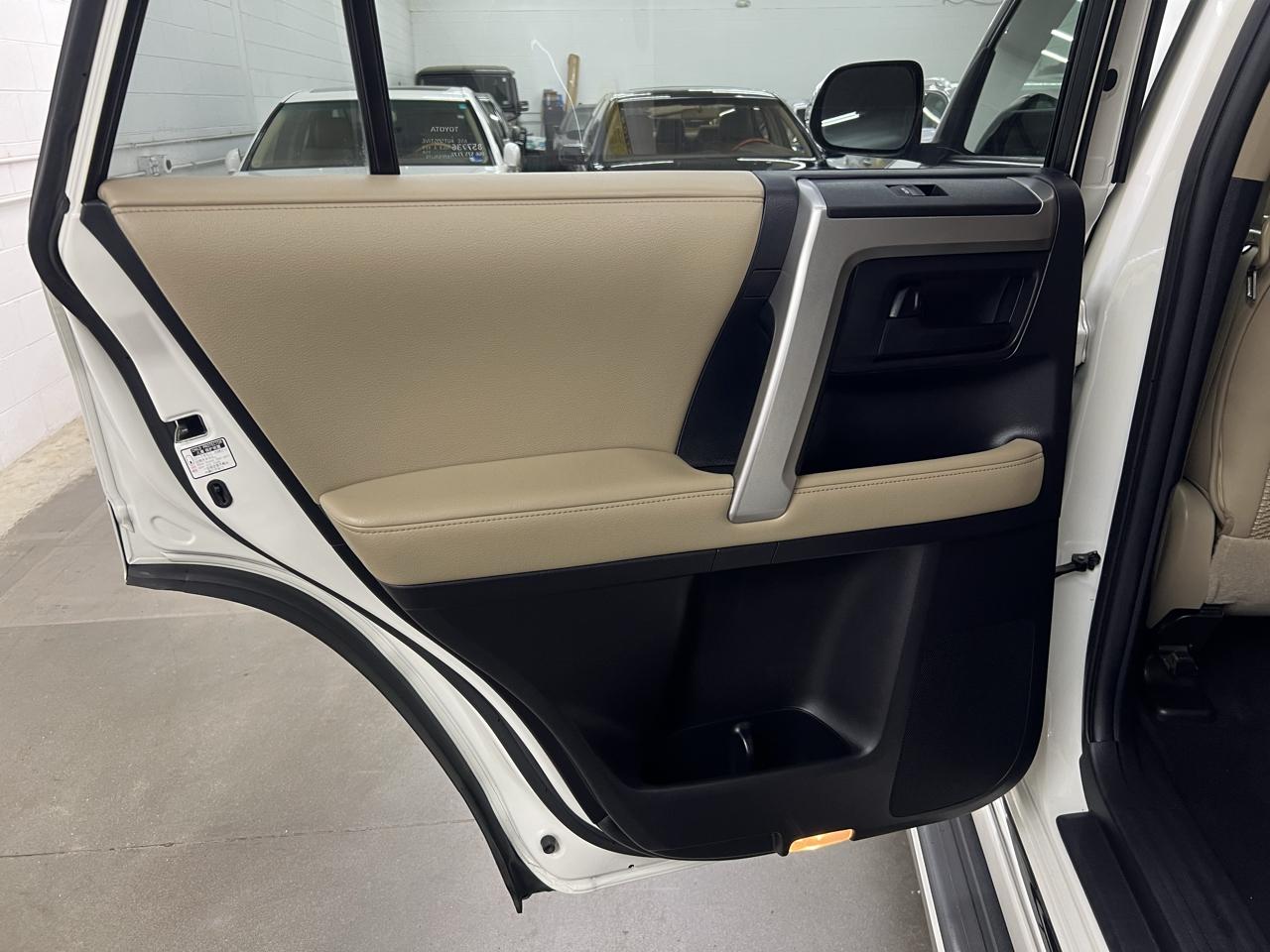 Toyota 4Runner Limited 4WD V6 2011