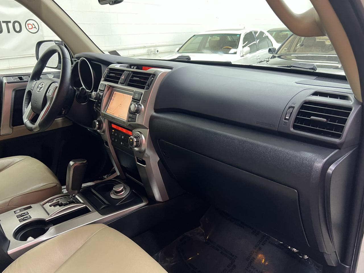Toyota 4Runner Limited 4WD V6 2011
