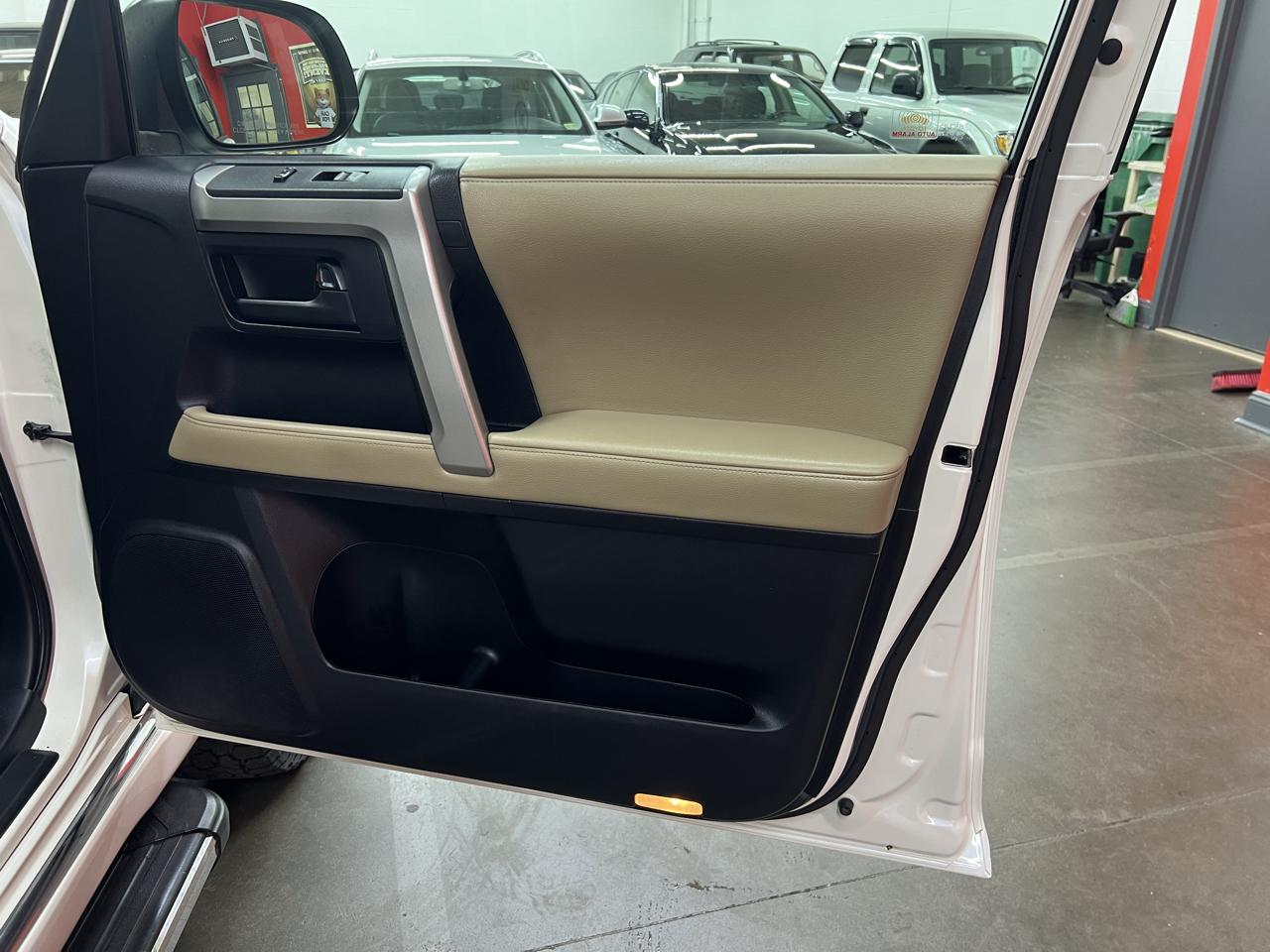 Toyota 4Runner Limited 4WD V6 2011