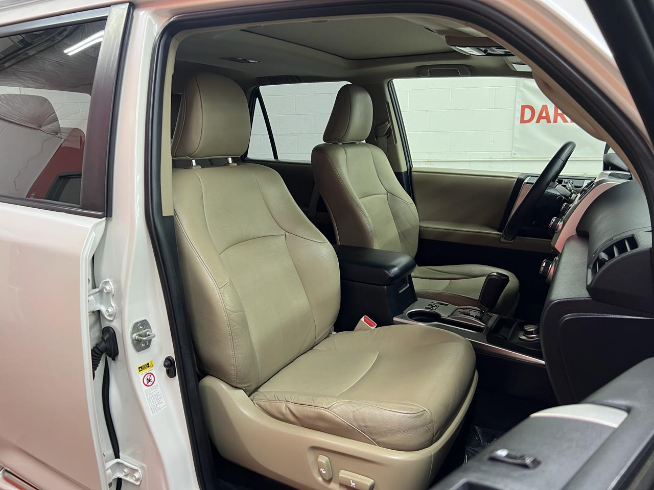 Toyota 4Runner Limited 4WD V6 2011