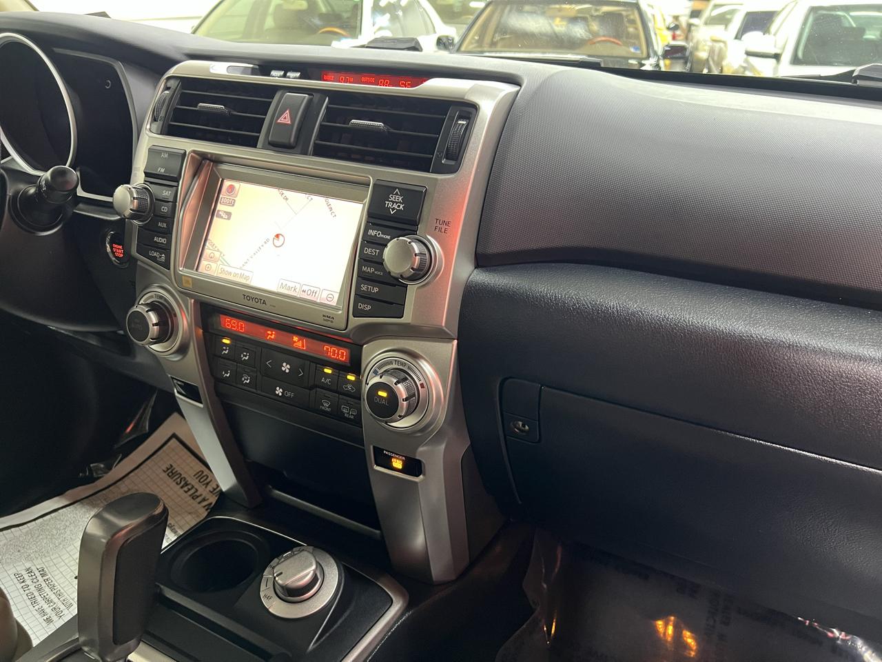 Toyota 4Runner Limited 4WD V6 2011