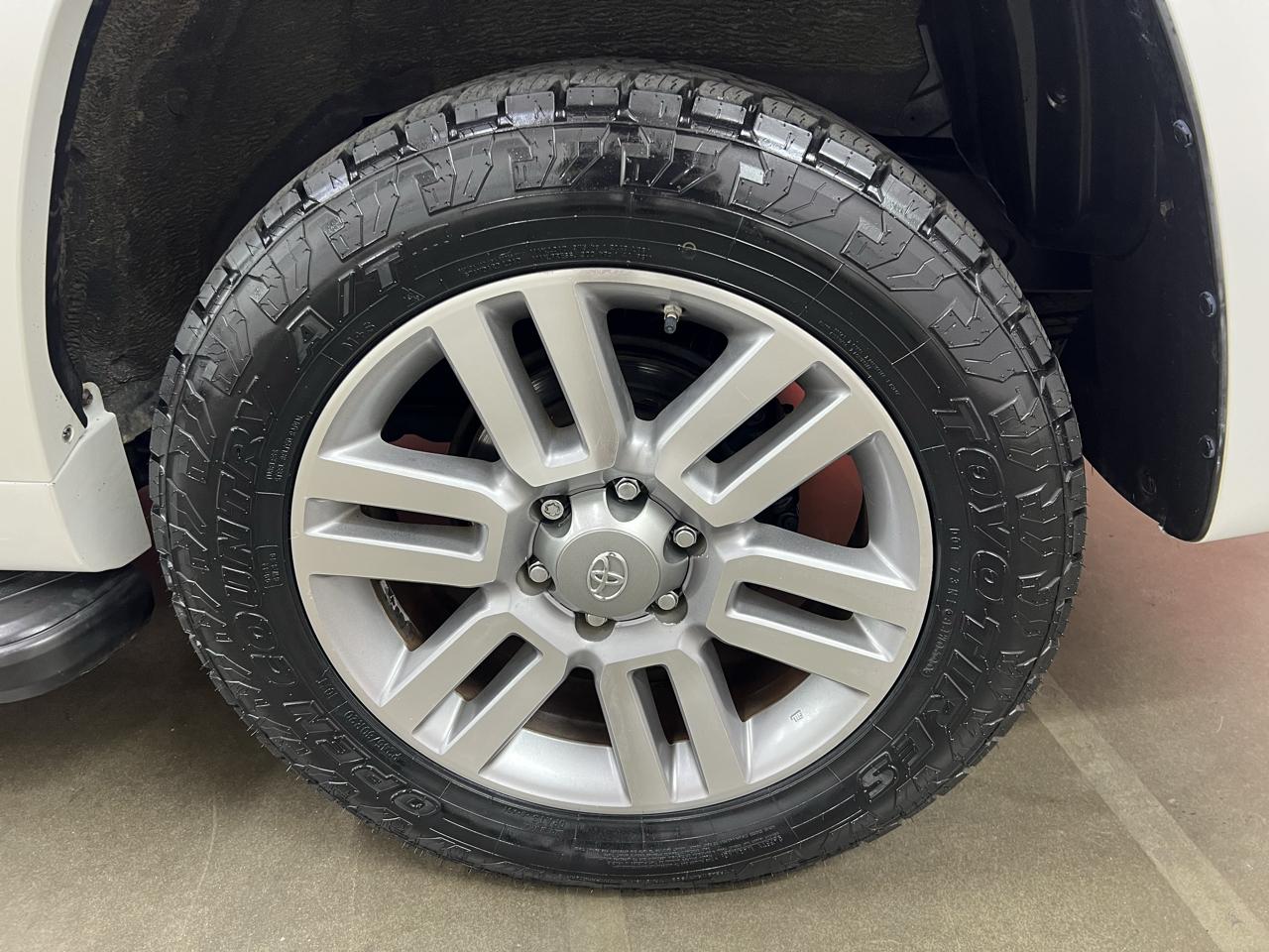 Toyota 4Runner Limited 4WD V6 2011