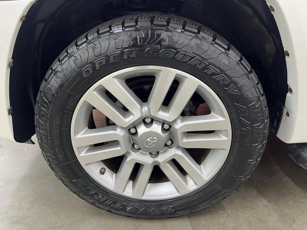 Toyota 4Runner Limited 4WD V6 2011