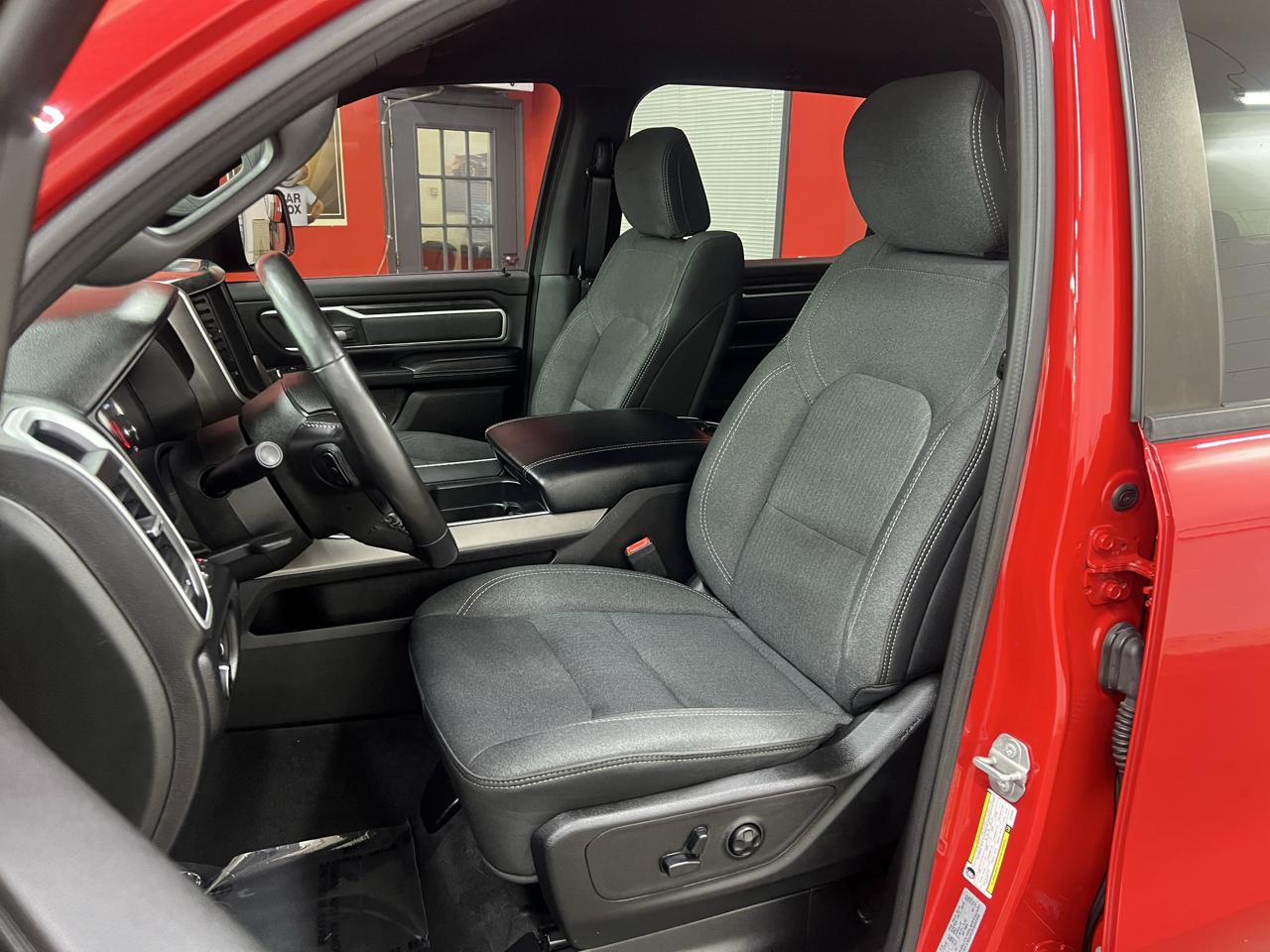 RAM 1500 Big Horn Crew Cab SWB 4WD 2020