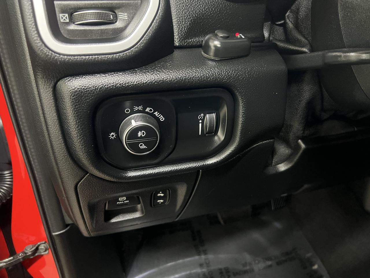 RAM 1500 Big Horn Crew Cab SWB 4WD 2020