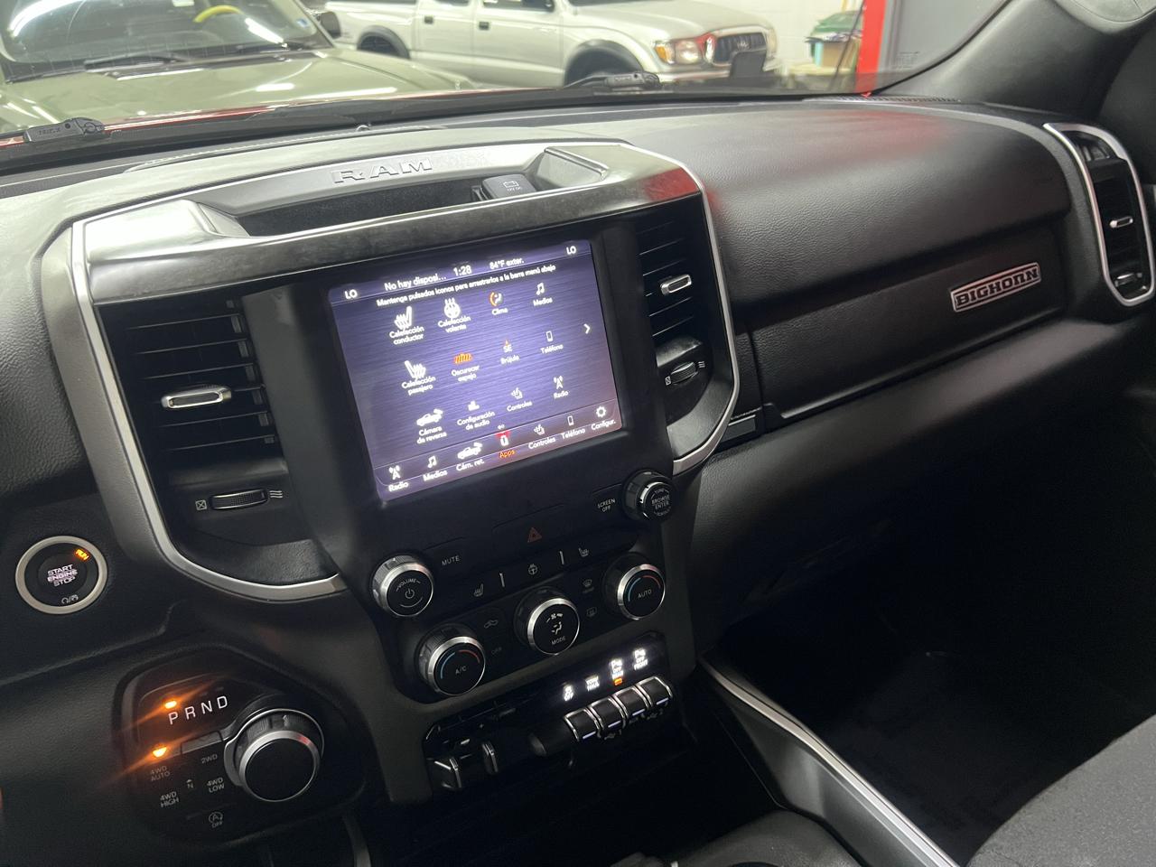 RAM 1500 Big Horn Crew Cab SWB 4WD 2020