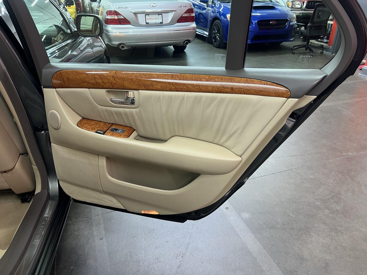 Lexus LS 430 Sedan 2005