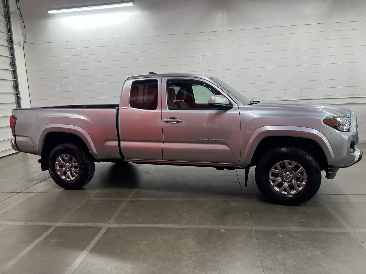 Toyota Tacoma SR5 Access Cab I4 6AT 4WD 2018