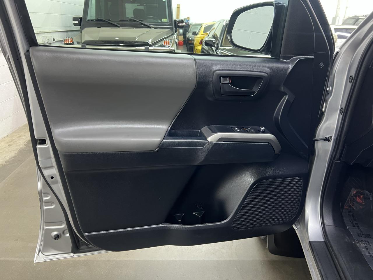 Toyota Tacoma SR5 Access Cab I4 6AT 4WD 2018