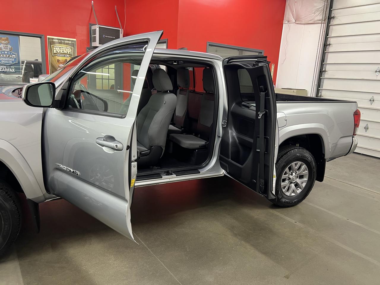 Toyota Tacoma SR5 Access Cab I4 6AT 4WD 2018