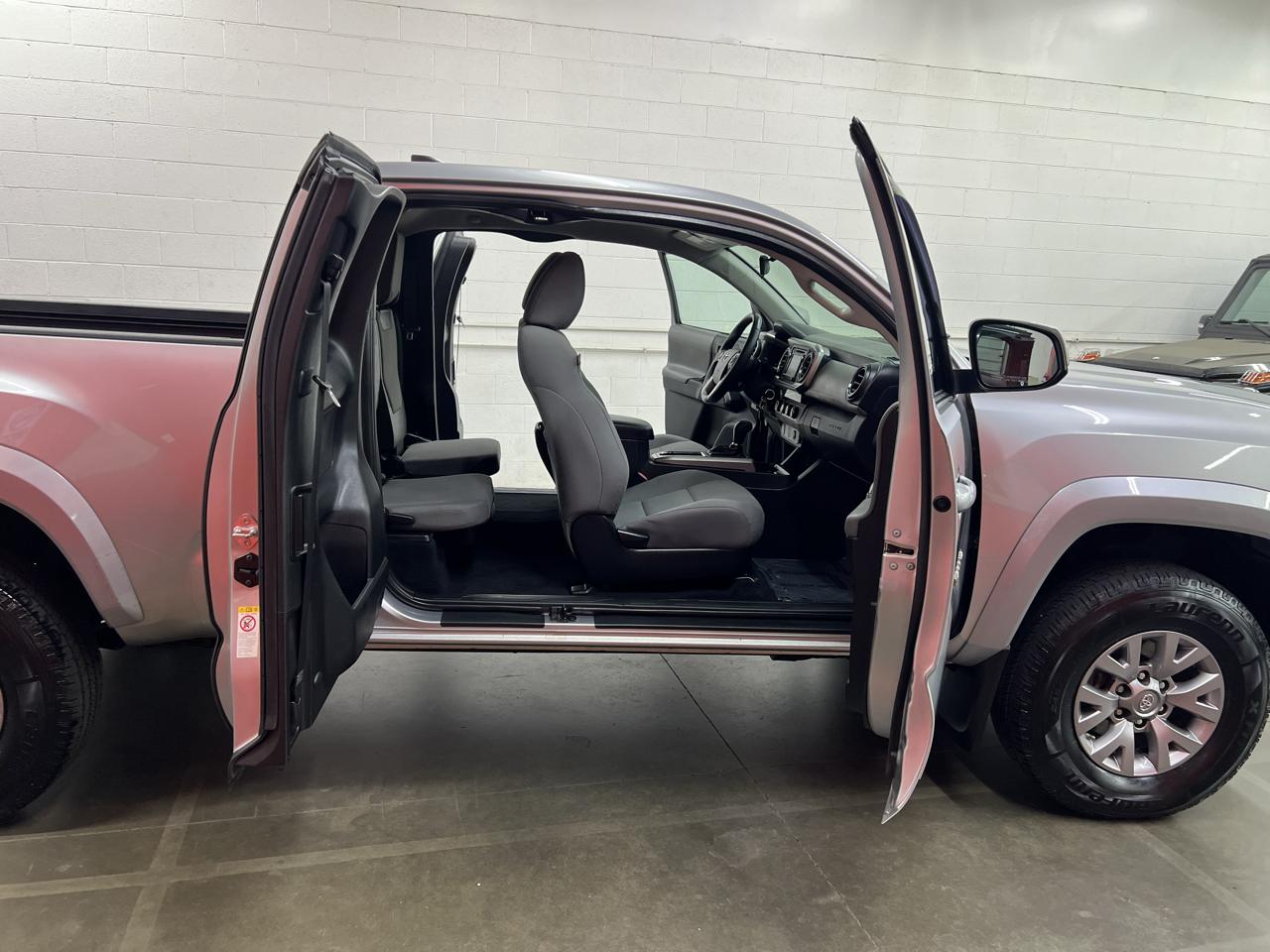 Toyota Tacoma SR5 Access Cab I4 6AT 4WD 2018