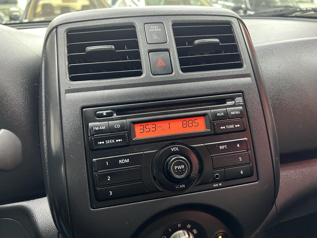 Nissan Versa 1.6 S Sedan 2012
