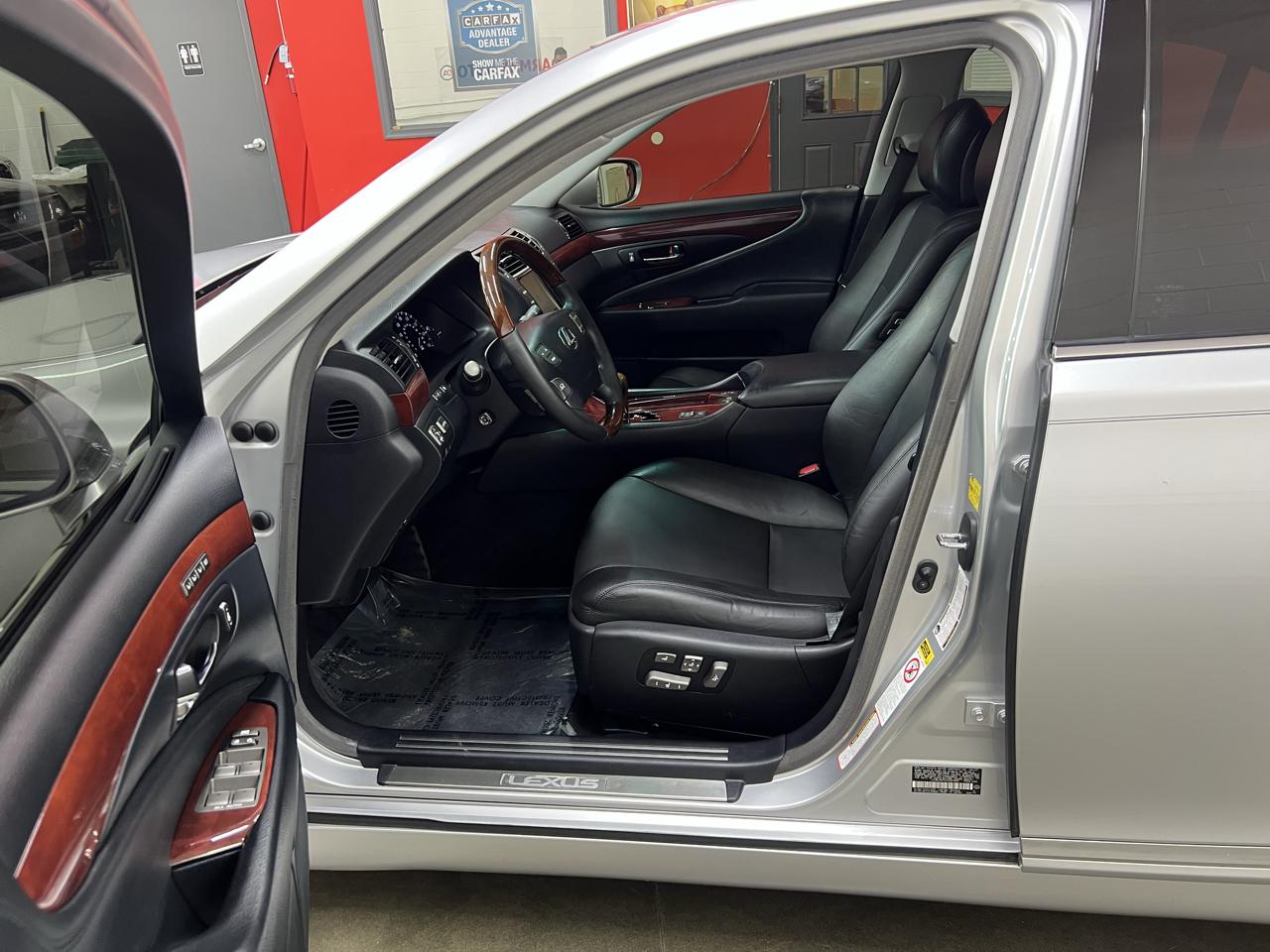 Lexus LS 460 Luxury Sedan 2007