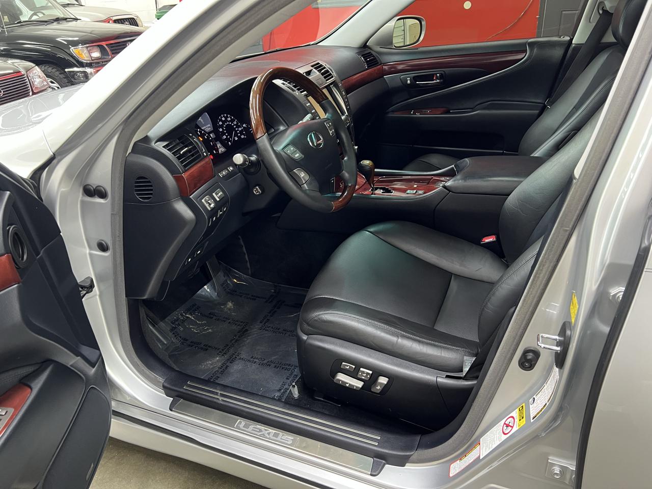 Lexus LS 460 Luxury Sedan 2007