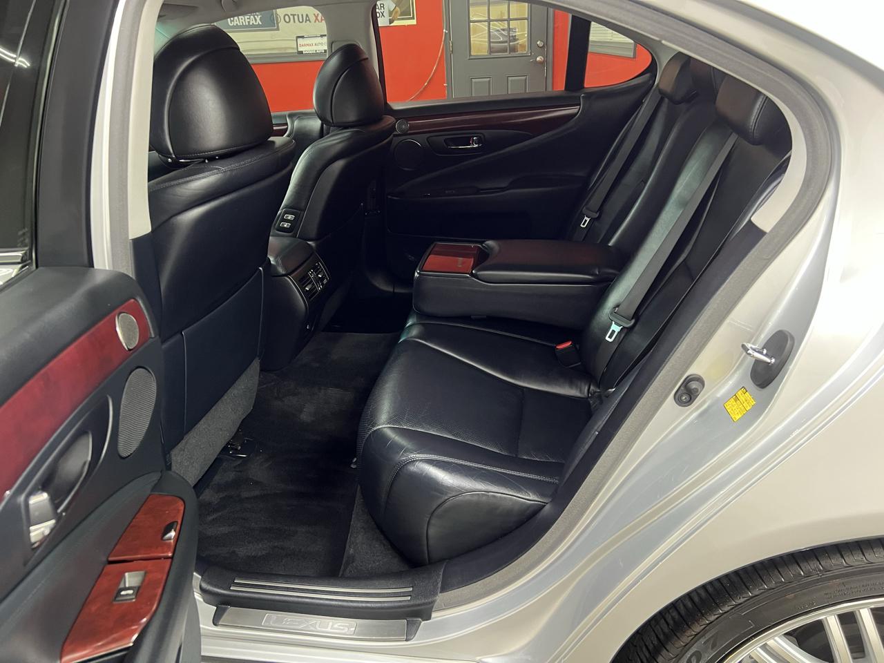 Lexus LS 460 Luxury Sedan 2007