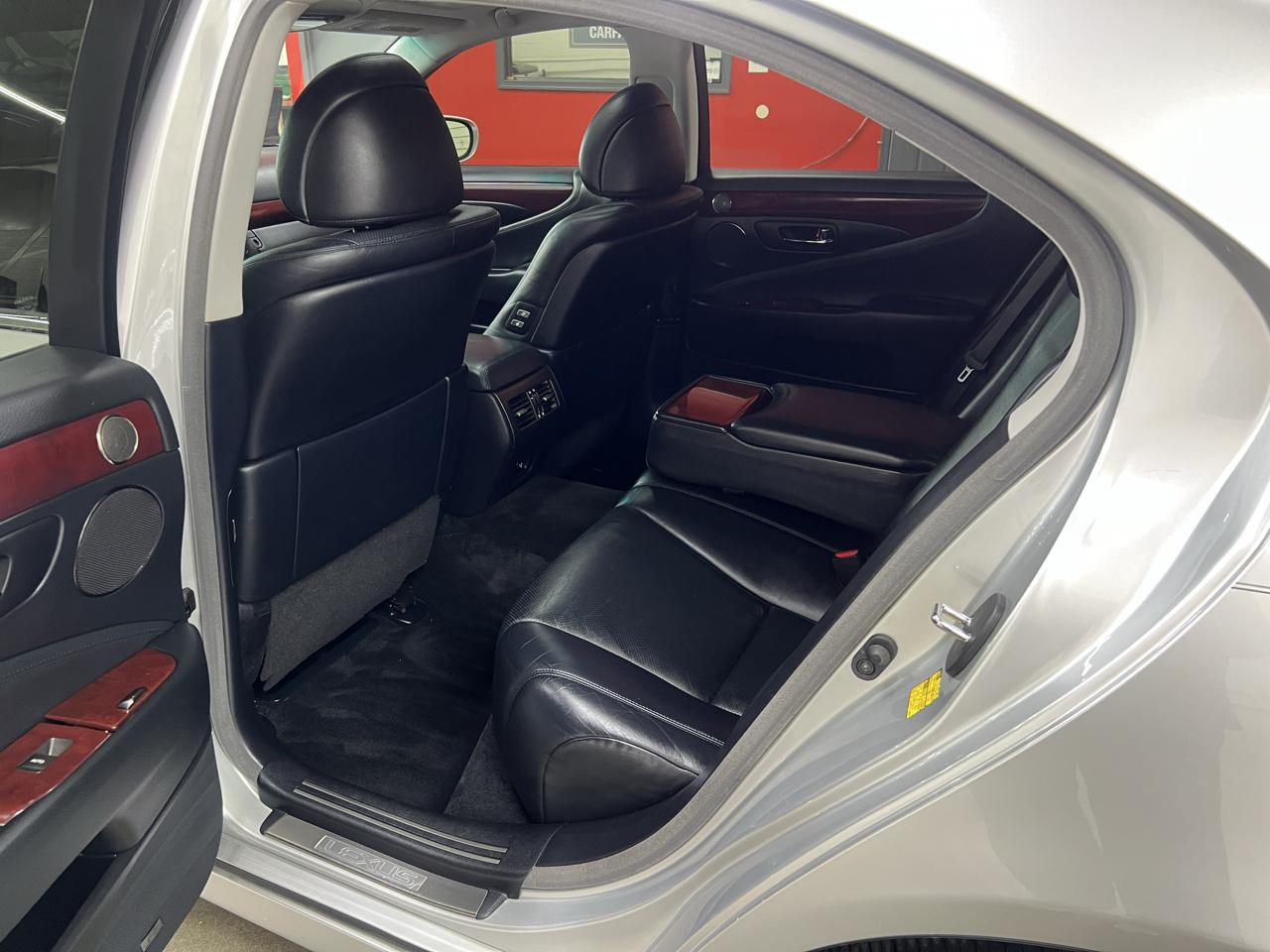 Lexus LS 460 Luxury Sedan 2007
