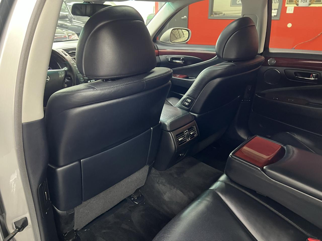 Lexus LS 460 Luxury Sedan 2007