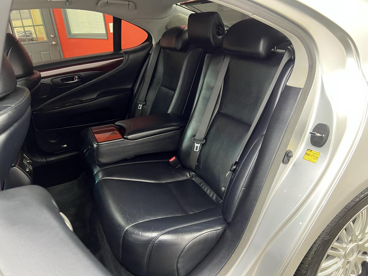Lexus LS 460 Luxury Sedan 2007