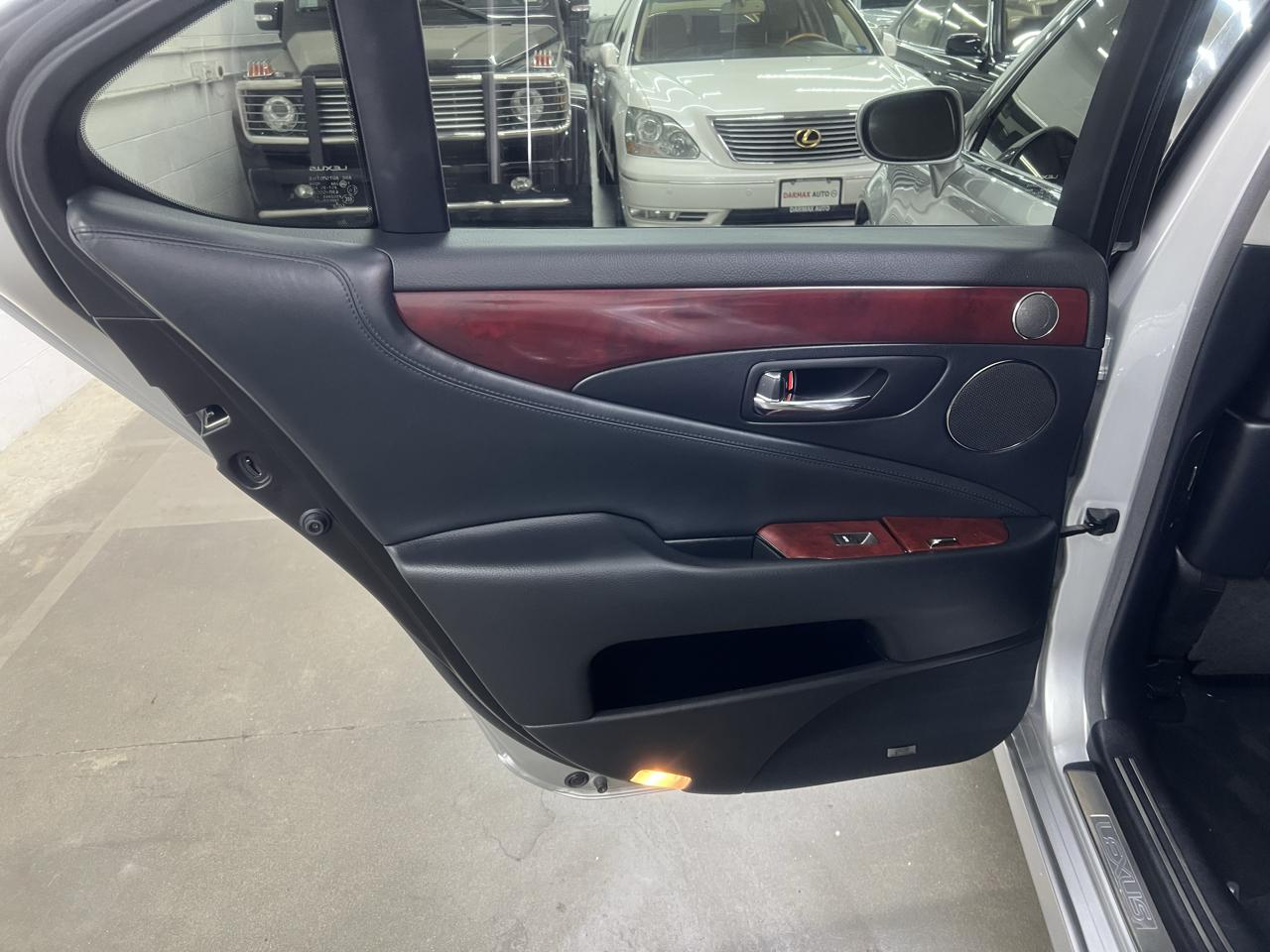Lexus LS 460 Luxury Sedan 2007