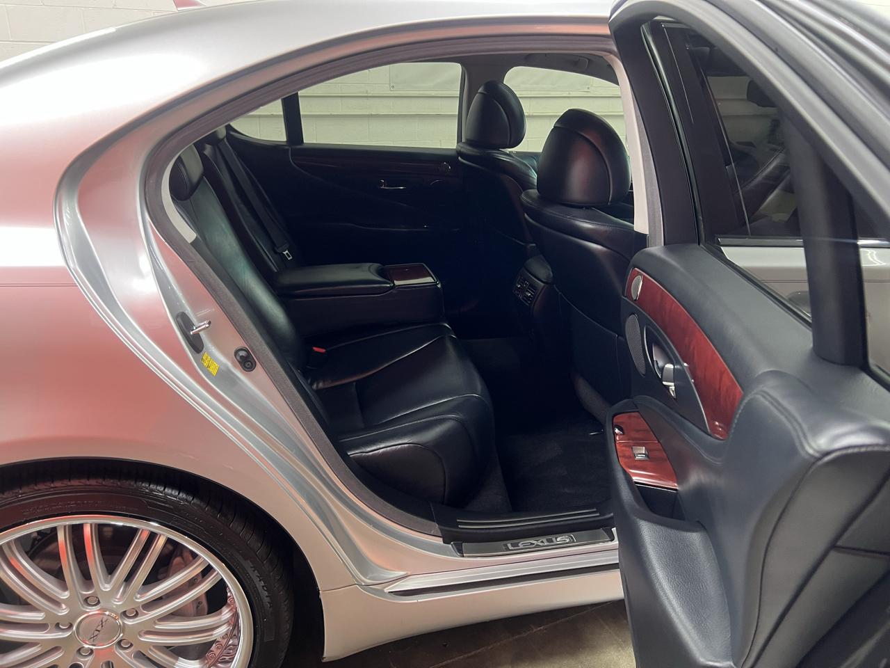 Lexus LS 460 Luxury Sedan 2007