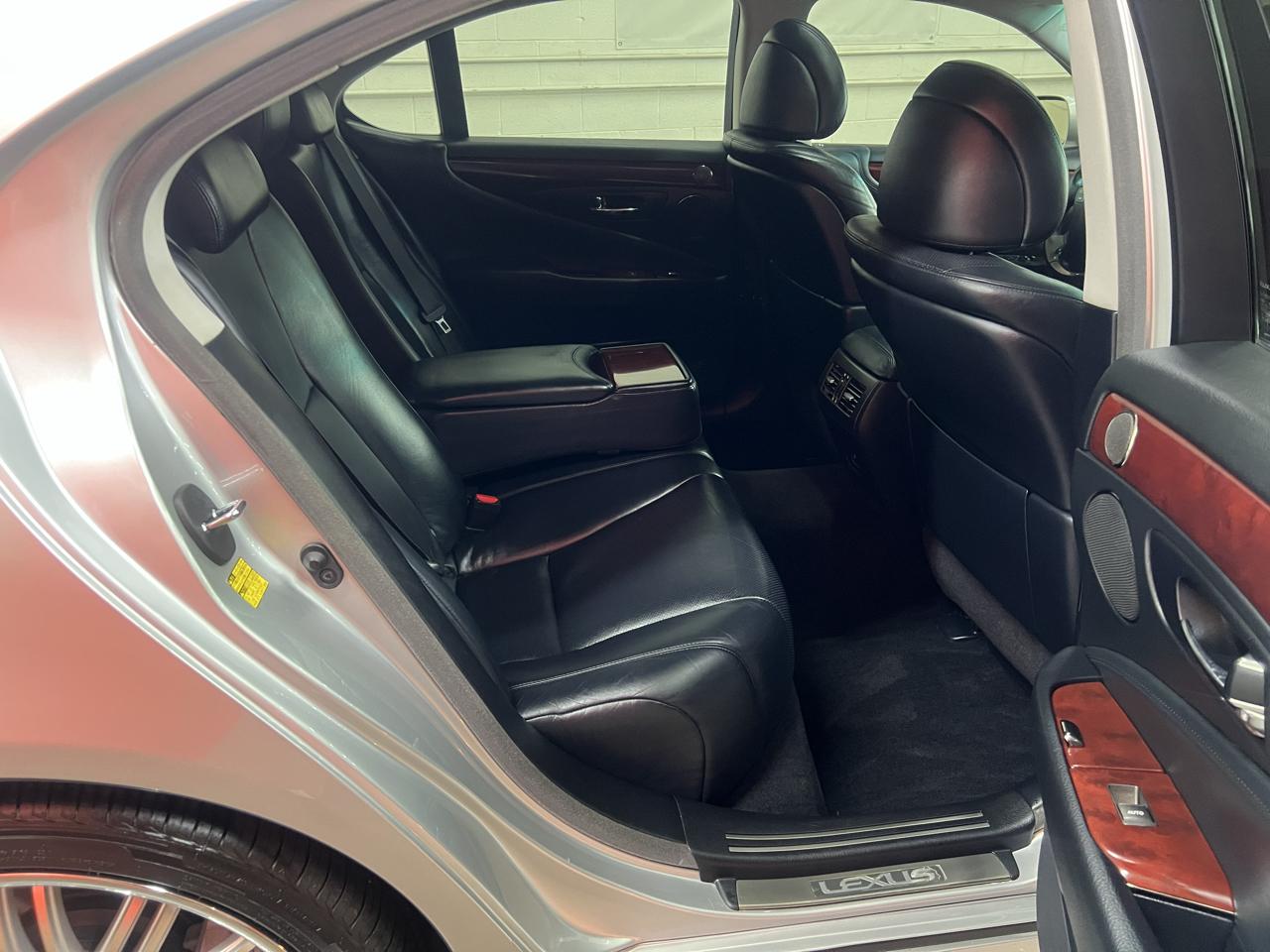 Lexus LS 460 Luxury Sedan 2007