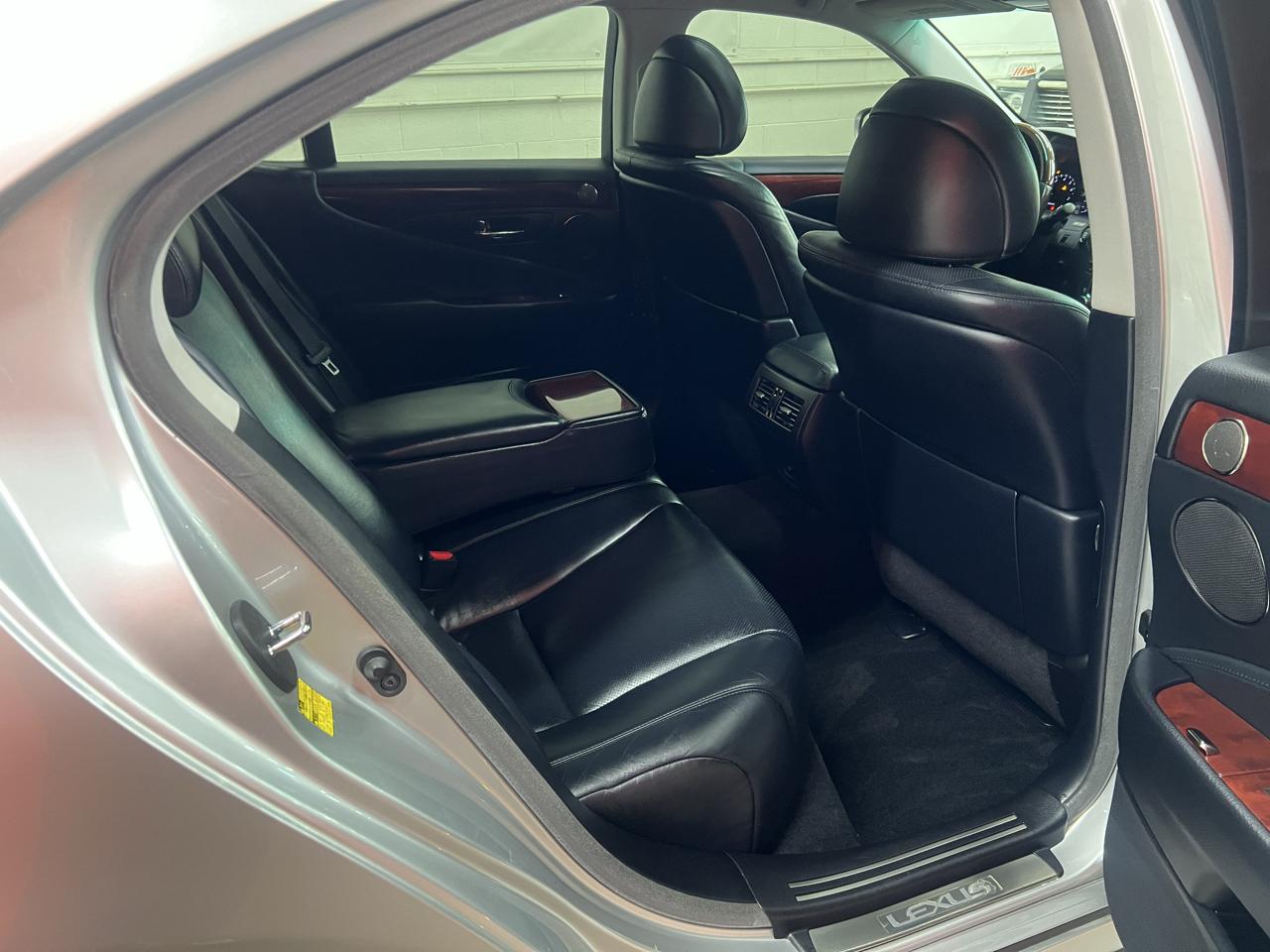 Lexus LS 460 Luxury Sedan 2007