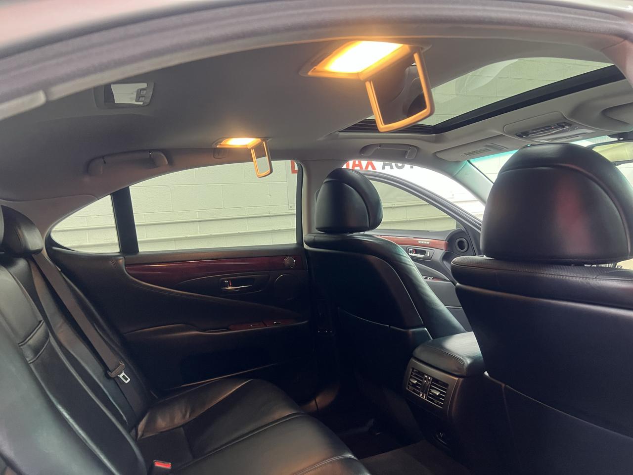 Lexus LS 460 Luxury Sedan 2007