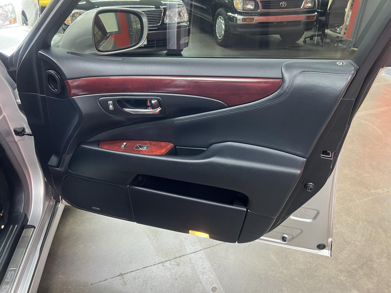 Lexus LS 460 Luxury Sedan 2007