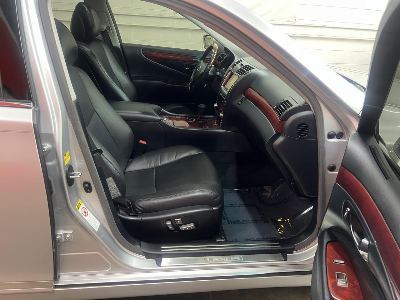 Lexus LS 460 Luxury Sedan 2007