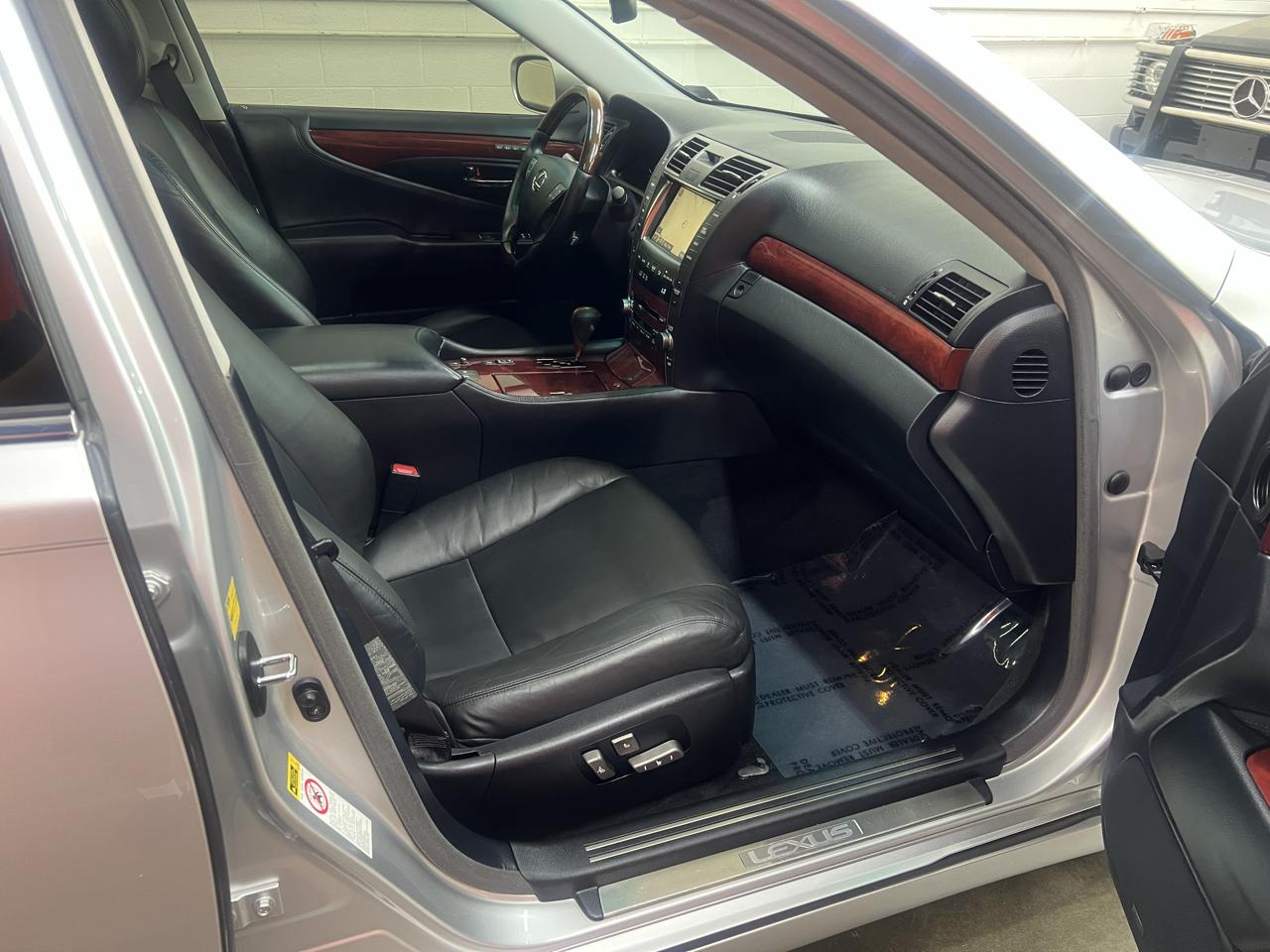 Lexus LS 460 Luxury Sedan 2007