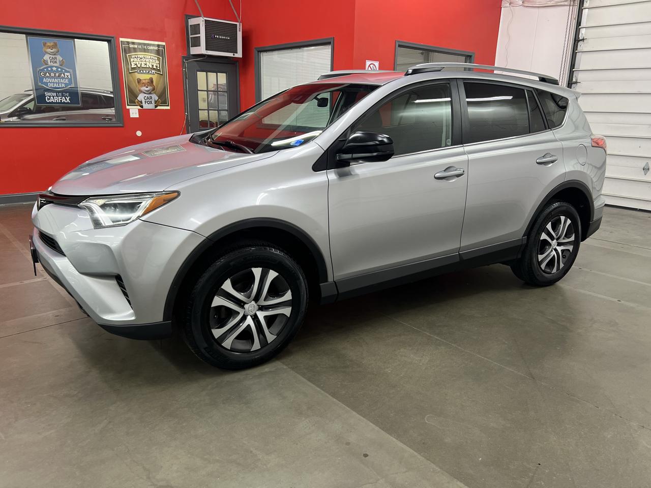 Toyota RAV4 LE AWD 2017