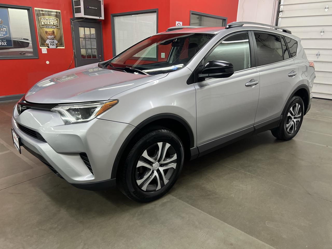 Toyota RAV4 LE AWD 2017