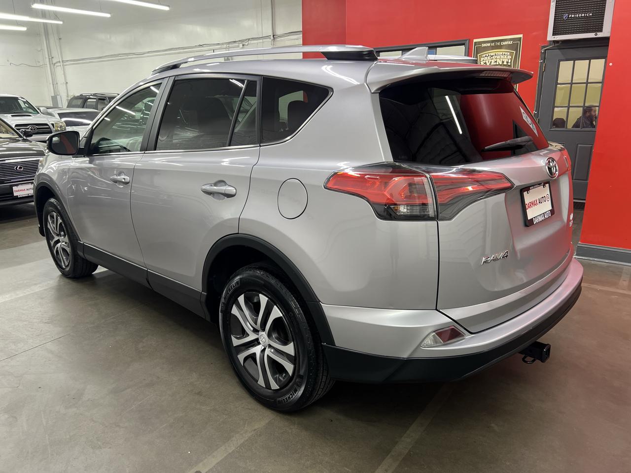 Toyota RAV4 LE AWD 2017