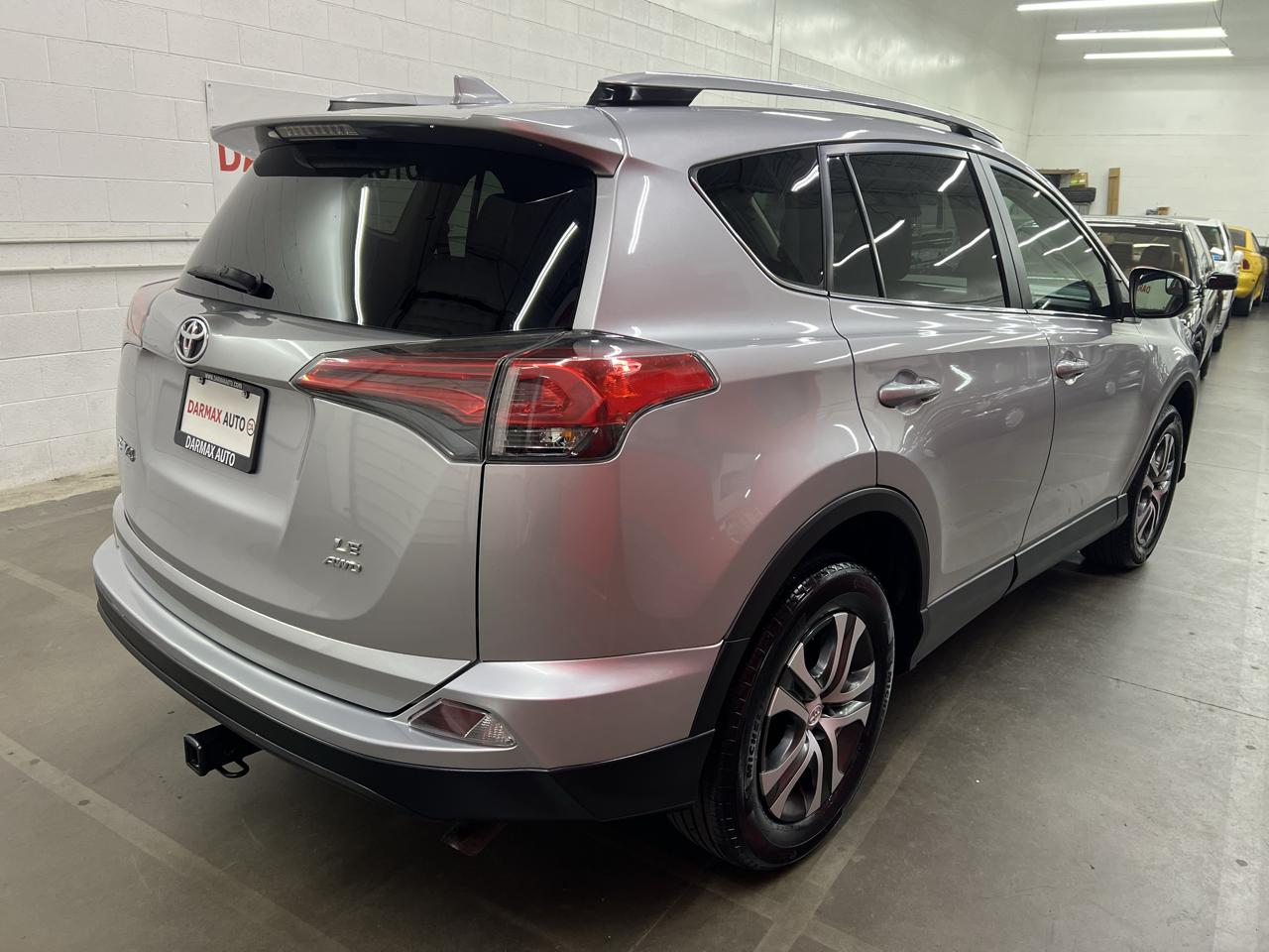 Toyota RAV4 LE AWD 2017