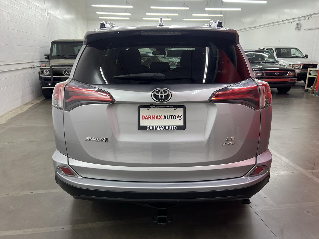 Toyota RAV4 LE AWD 2017