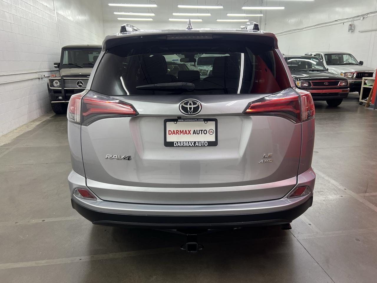 Toyota RAV4 LE AWD 2017
