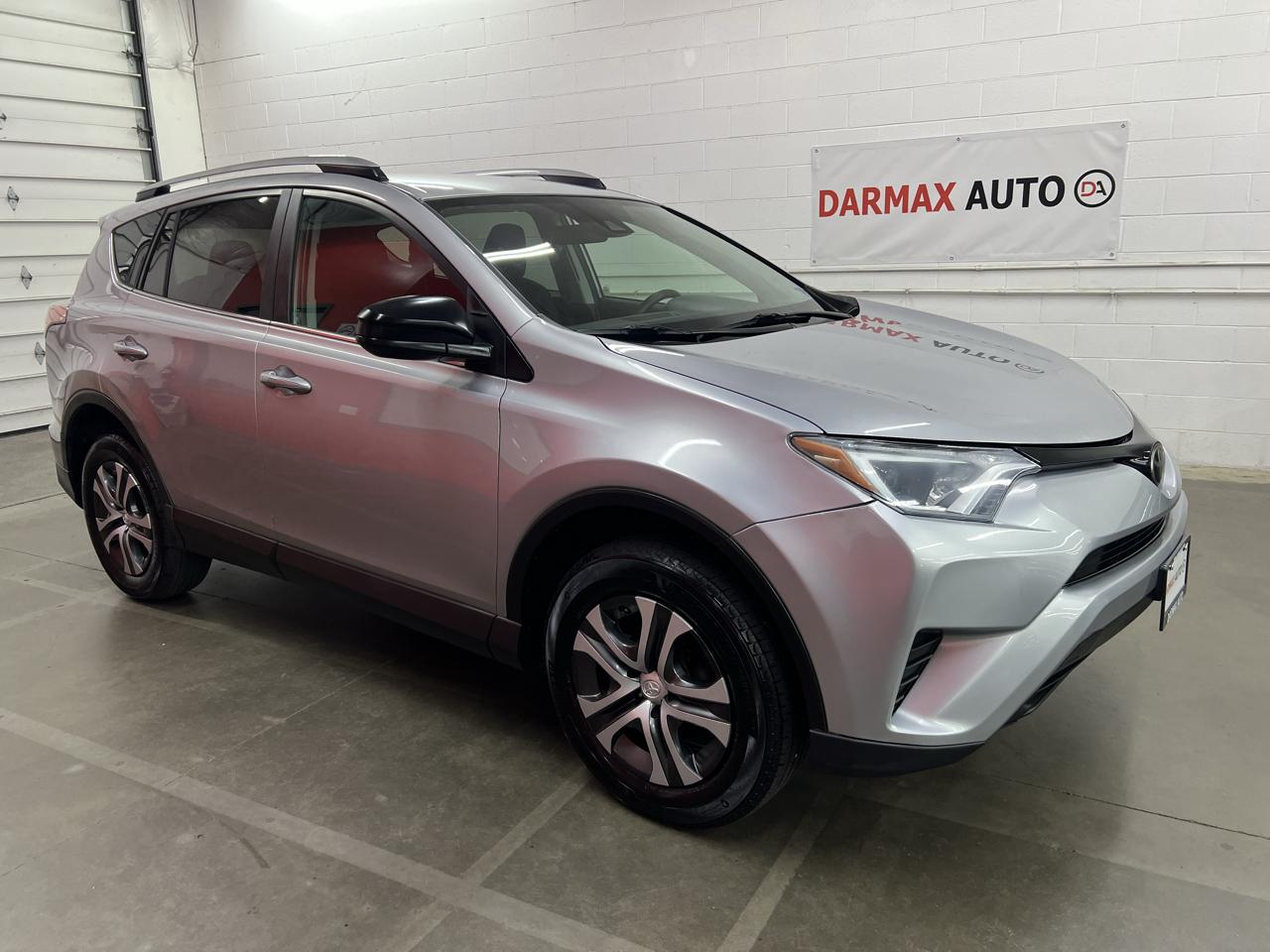 Toyota RAV4 LE AWD 2017