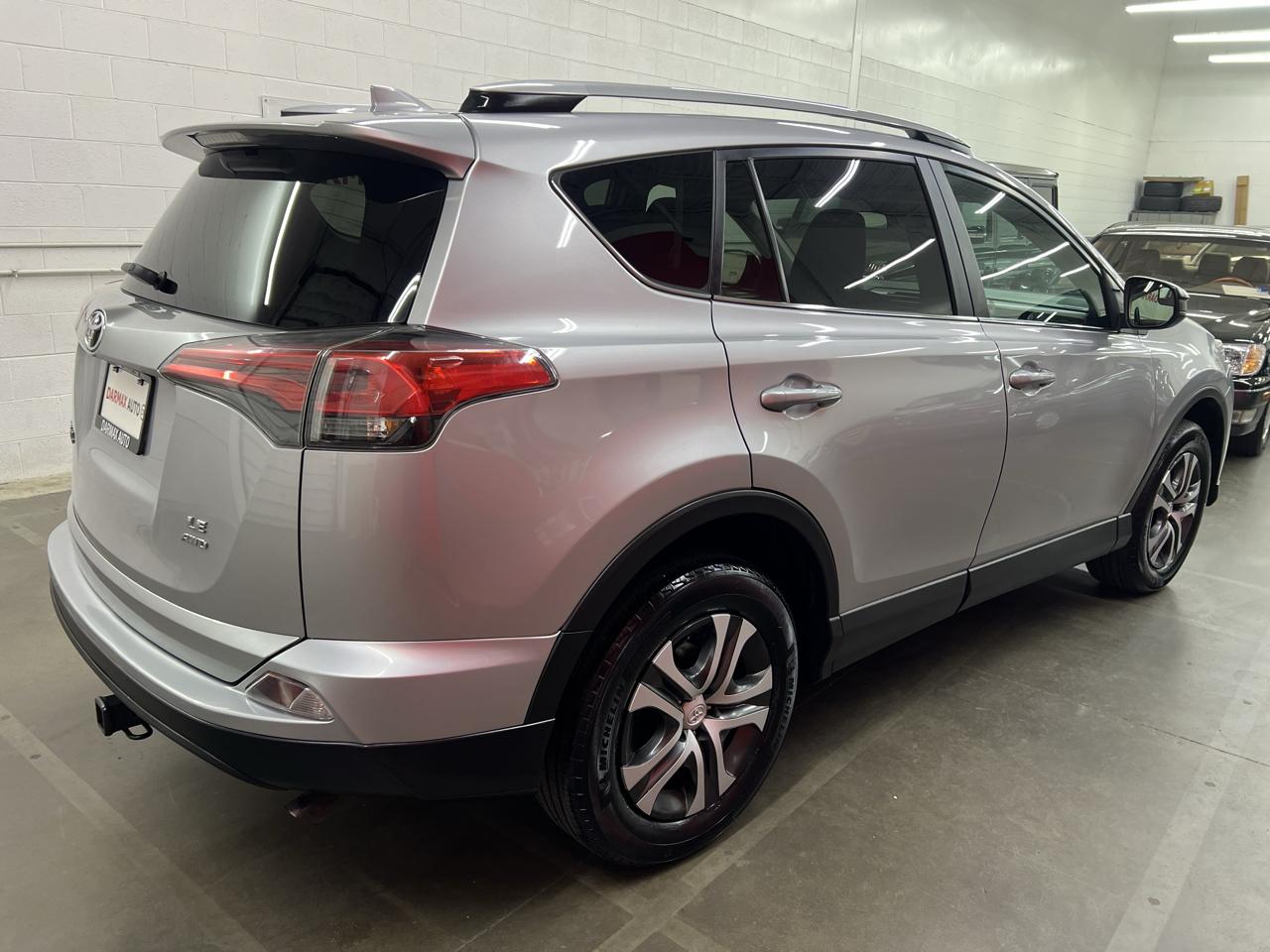 Toyota RAV4 LE AWD 2017