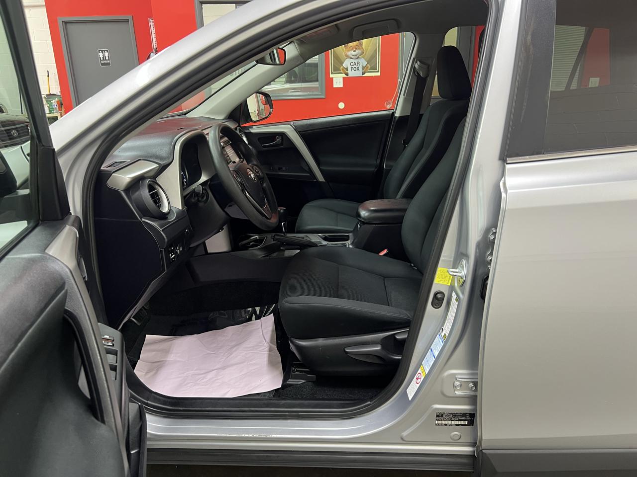 Toyota RAV4 LE AWD 2017