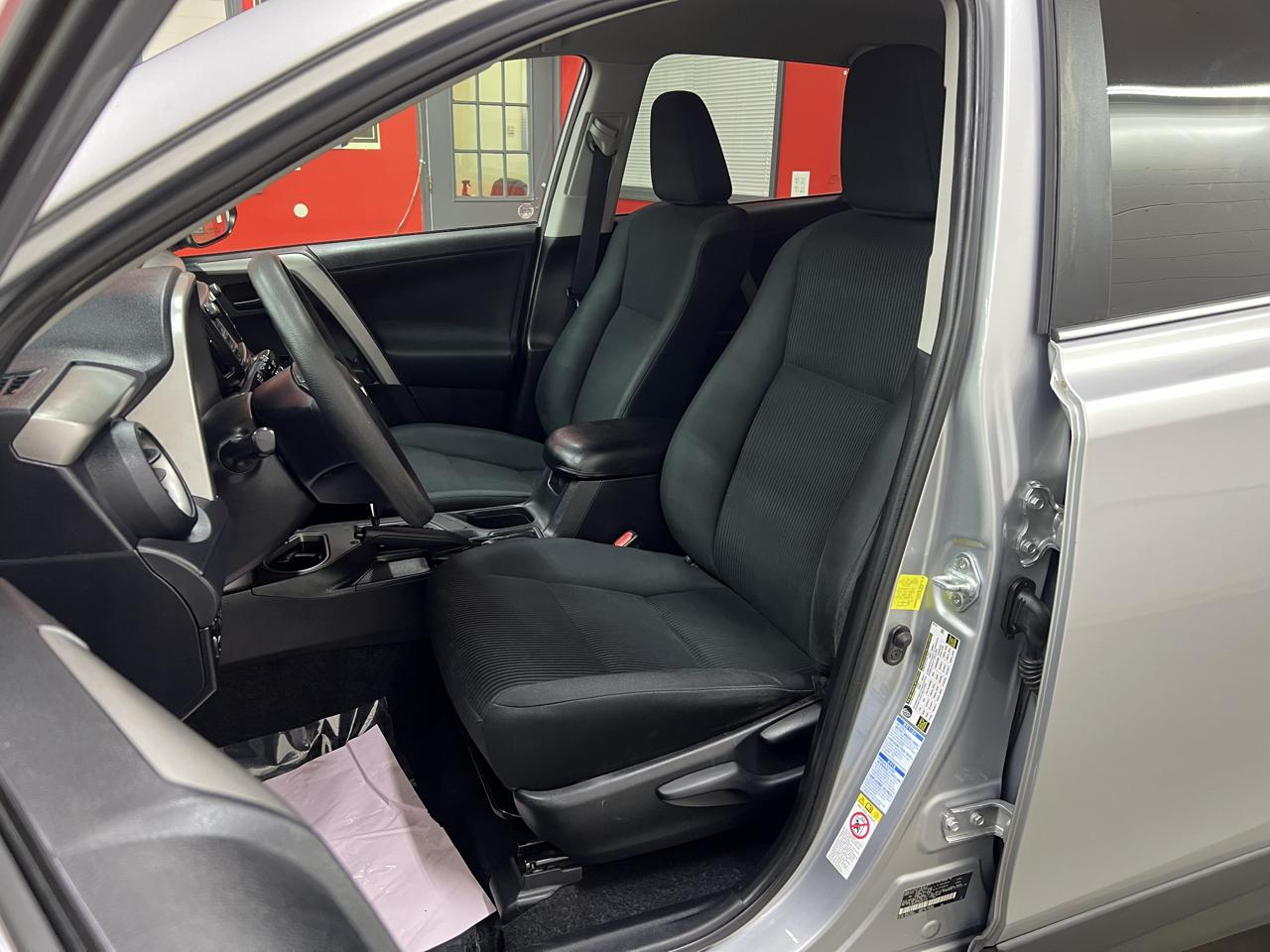 Toyota RAV4 LE AWD 2017