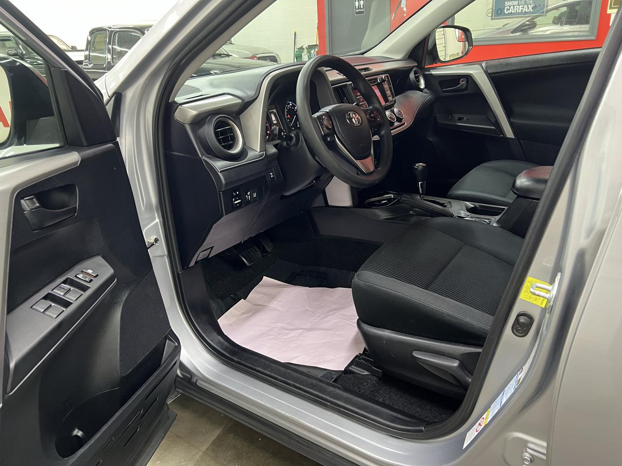Toyota RAV4 LE AWD 2017