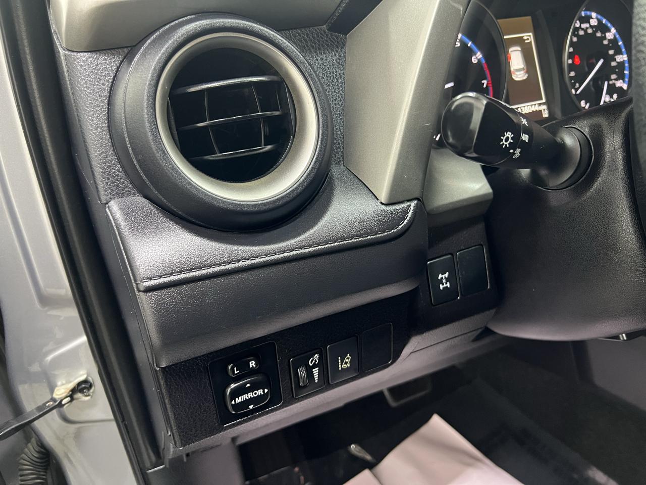 Toyota RAV4 LE AWD 2017