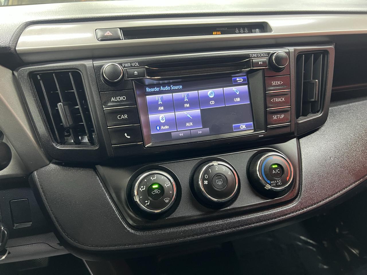 Toyota RAV4 LE AWD 2017