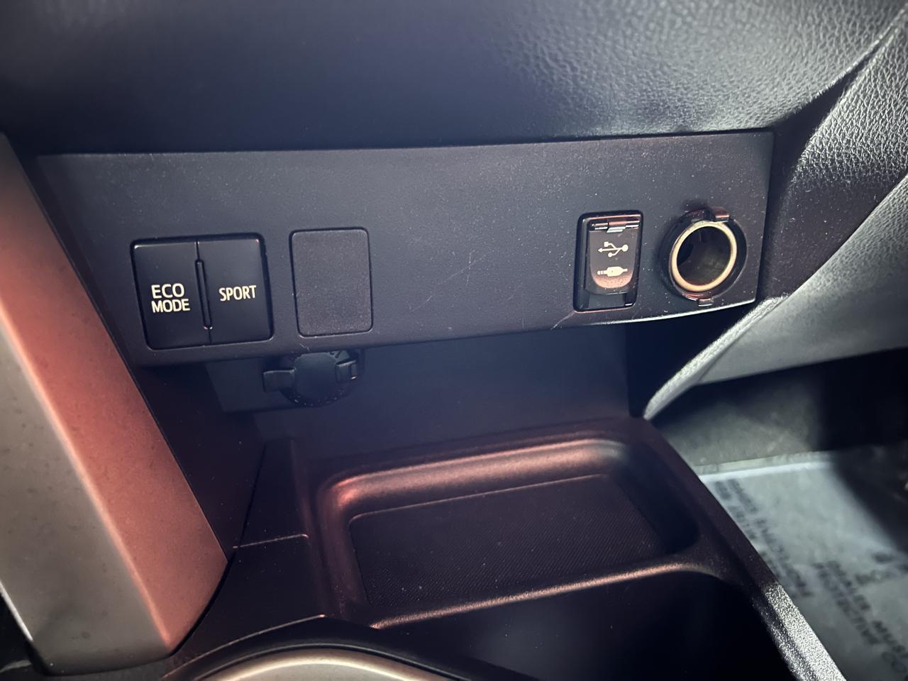 Toyota RAV4 LE AWD 2017